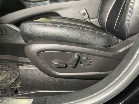 Used 2023 Lincoln Nautilus Standard w/ Premium Package image 17