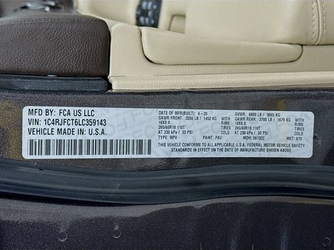 Used 2020 Jeep Grand Cherokee Overland AWD/4WD image 34