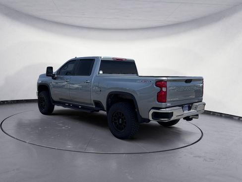 Used 2025 Chevrolet Silverado 2500 LT w/ Convenience Package AWD/4WD image 4
