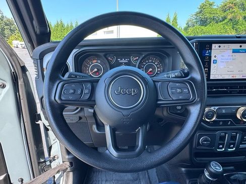 Used 2025 Jeep Wrangler Sport AWD/4WD image 7
