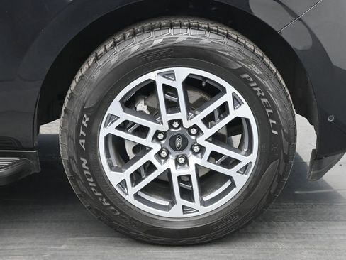 Used 2025 Ford Expedition Active AWD/4WD image 27