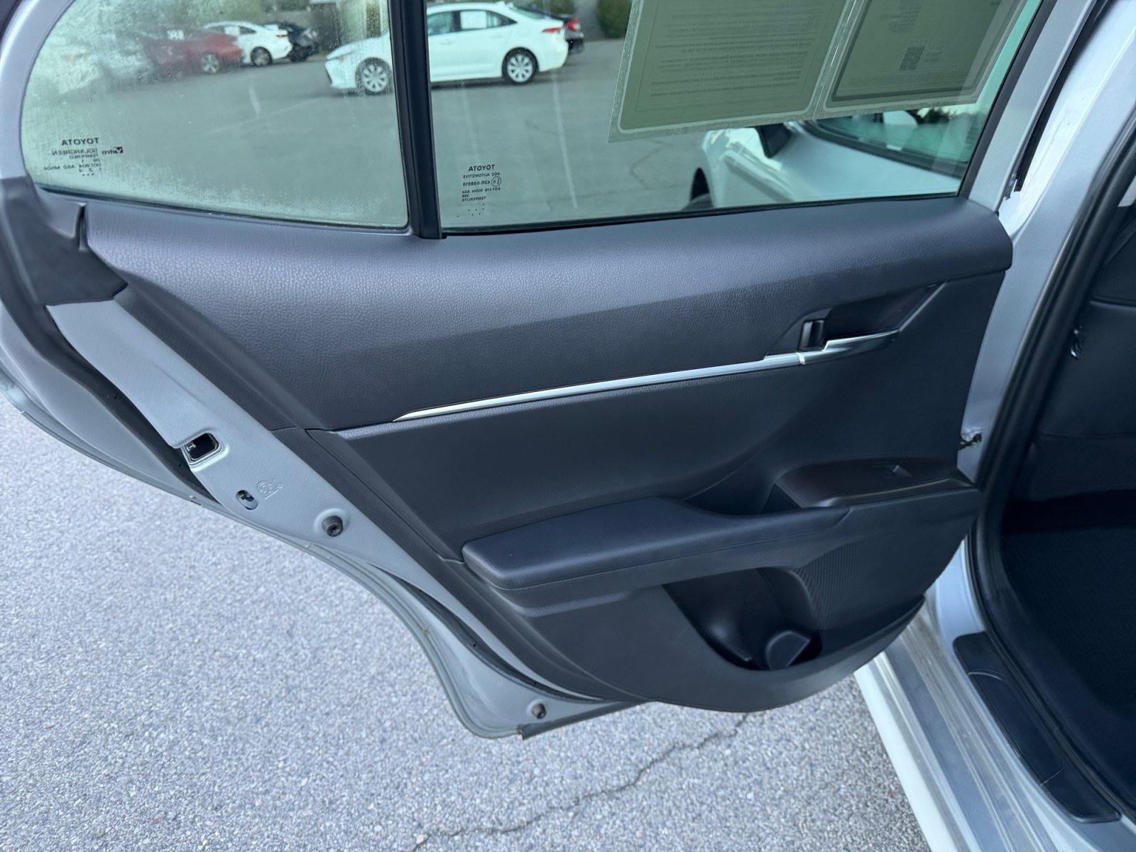 Used 2021 Toyota Camry SE w/ Carpet Mat Package (TMS) FWD image 25