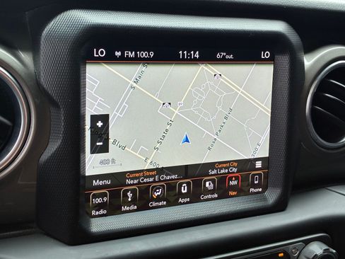 Used 2018 Jeep Wrangler Unlimited Sahara AWD/4WD image 21