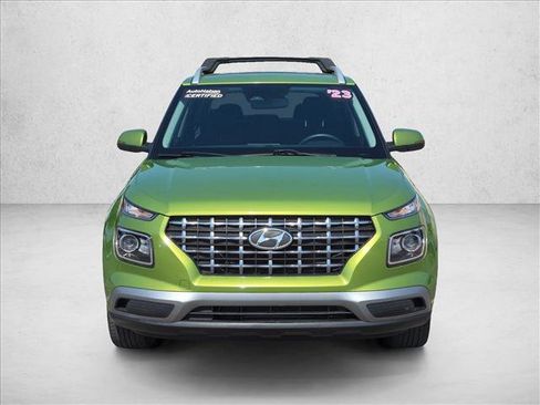 Used 2023 Hyundai Venue SEL FWD image 2