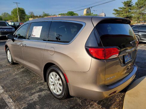 Used 2017 Chrysler Pacifica Touring w/ Tire & Wheel Group image 25