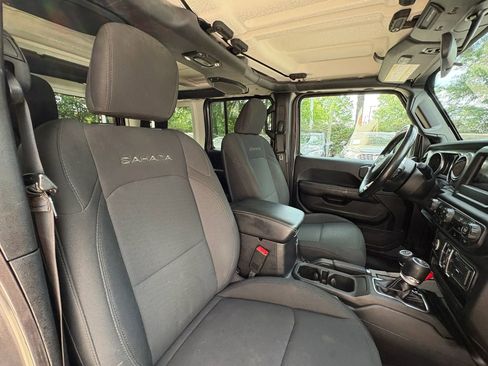 Used 2019 Jeep Wrangler Unlimited Sahara w/ LED Lighting Group AWD/4WD image 8