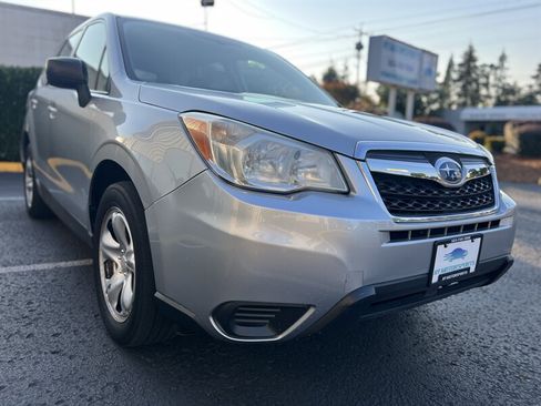 Used 2015 Subaru Forester 2.5i AWD/4WD image 10