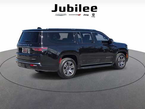 Used 2024 Jeep Wagoneer L Series II RWD image 5