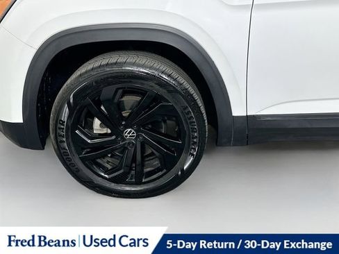 Used 2023 Volkswagen Atlas SE w/ Black Wheel Package image 31