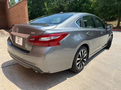 Used 2018 Nissan Altima 2.5 SV w/ 2.5 SV Technology Package FWD image 3