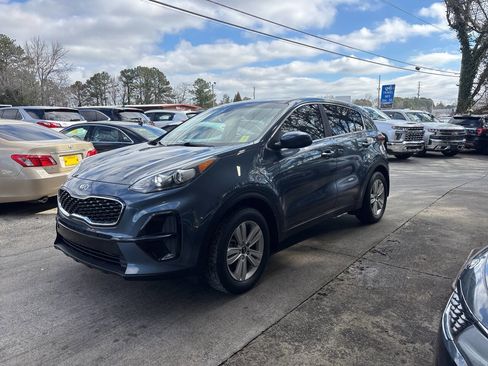 Used 2021 Kia Sportage LX image 2