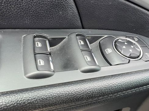 Used 2016 Ford Explorer XLT w/ Equipment Group 202A AWD/4WD image 32