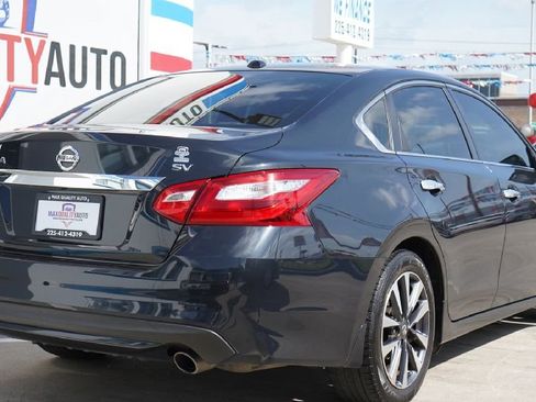 Used 2017 Nissan Altima 2.5 SV w/ Convenience Package image 7