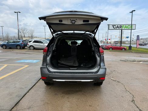 Used 2017 Nissan Rogue SV w/ Sun & Sound Touring Package image 14