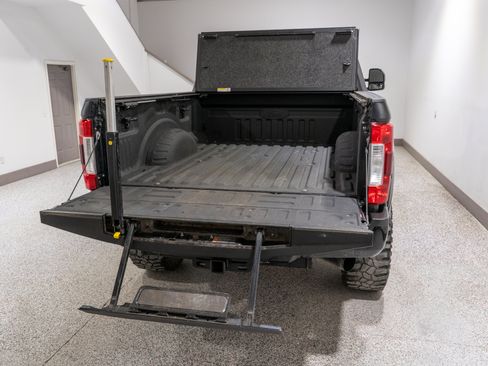 Used 2018 Ford F250 Lariat w/ Lariat Ultimate Package AWD/4WD image 12