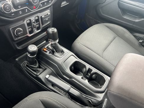 Used 2018 Jeep Wrangler Unlimited Sport S AWD/4WD image 25