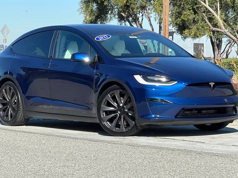 Used 2022 Tesla Model X Plaid image 2