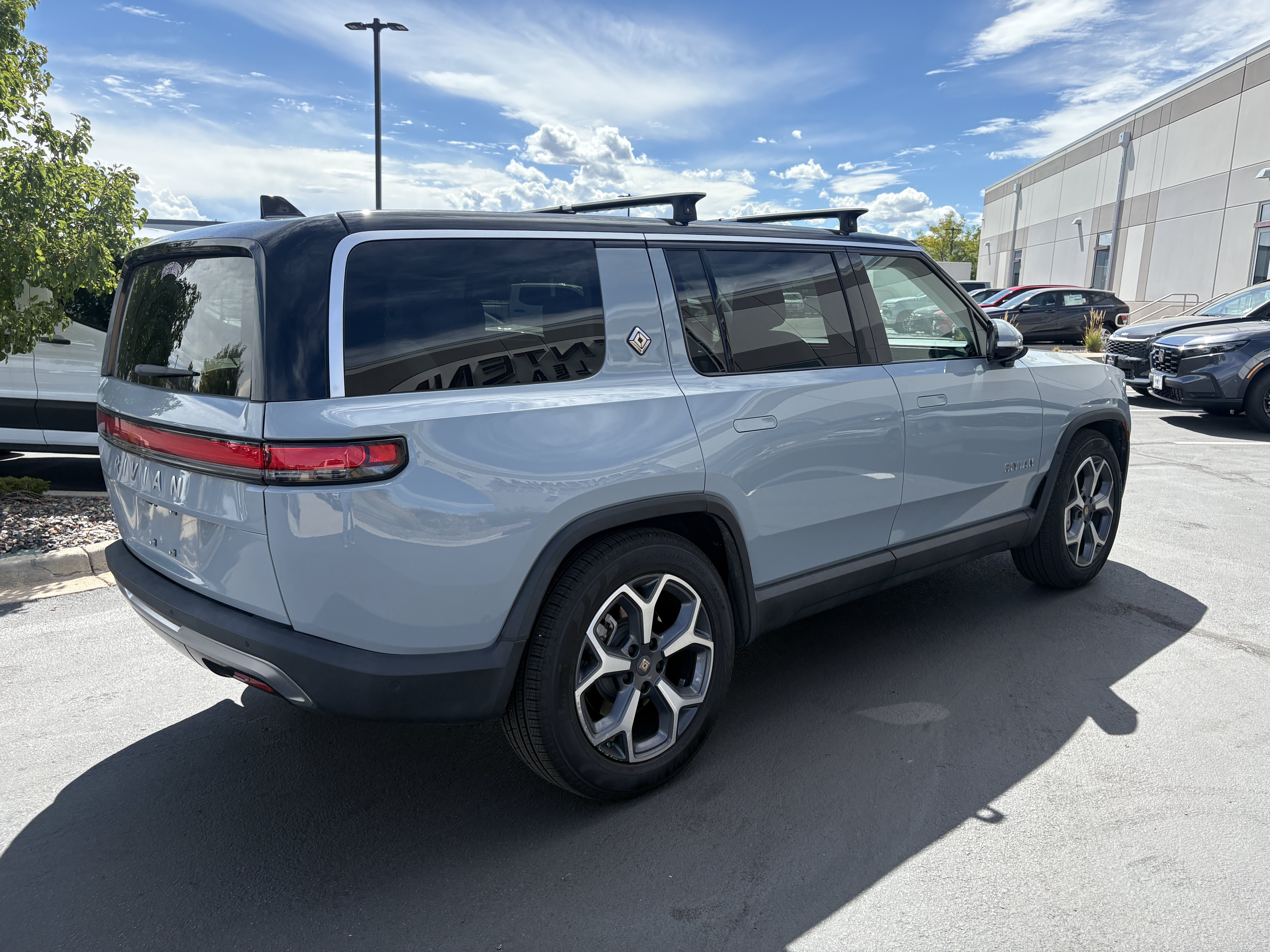 Used 2024 Rivian R1S Adventure Dual AWD/4WD image 5