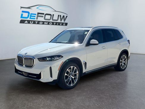 Used 2024 BMW X5 xDrive40i w/ Parking Assistance Package image 7