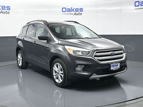 Used 2018 Ford Escape SE FWD image 1