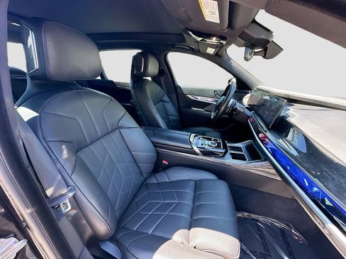 Used 2024 BMW 750e xDrive image 30