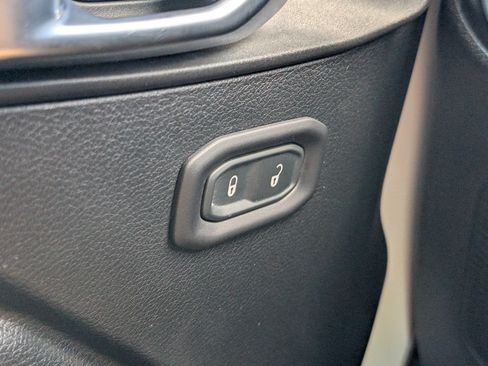 Used 2019 Jeep Wrangler Sport AWD/4WD image 24