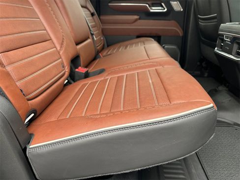 Used 2025 GMC Sierra 2500 Denali Ultimate image 16