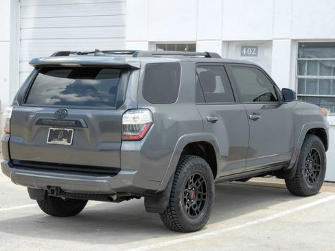 Used 2018 Toyota 4Runner TRD Off-Road Premium AWD/4WD image 9