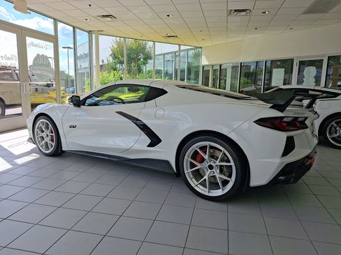 Used 2023 Chevrolet Corvette Stingray Premium Cpe w/ Z51 Performance Package RWD image 4