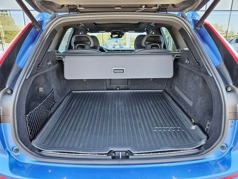 Used 2019 Volvo XC60 T5 R-Design w/ Protection Package AWD/4WD image 11