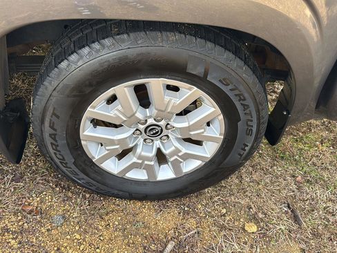 Used 2022 Nissan Frontier SV image 34