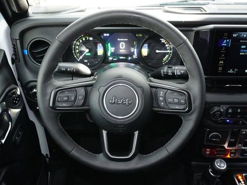 Used 2025 Jeep Wrangler Unlimited Rubicon 4xe w/ Safety Group AWD/4WD image 17
