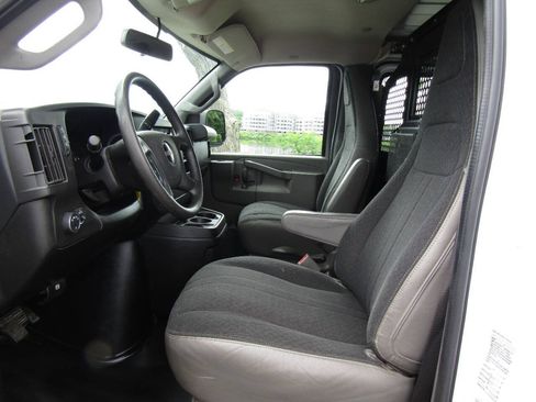 Used 2018 GMC Savana 2500 w/ Driver Convenience Package RWD image 11