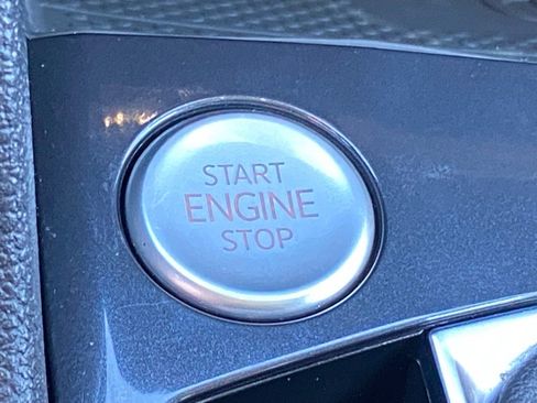 Certified 2022 Volkswagen Tiguan SE w/ Panoramic Sunroof Package image 19