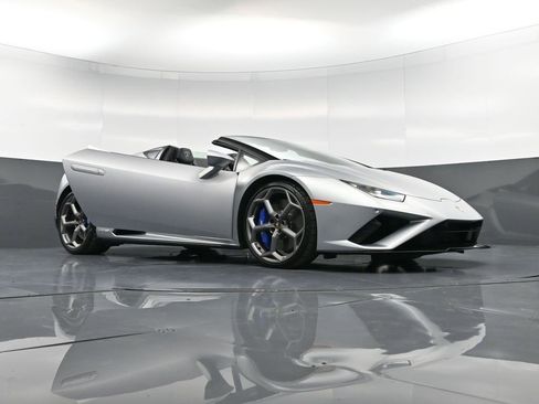 Used 2022 Lamborghini Huracan EVO image 38