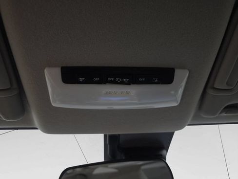 Used 2025 Nissan Versa SV w/ Trunk Package FWD image 29