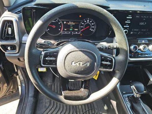 Used 2022 Kia Sorento LX AWD/4WD image 10