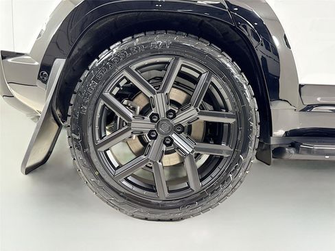 Used 2026 Land Rover Defender 110 X-Dynamic SE AWD/4WD image 36