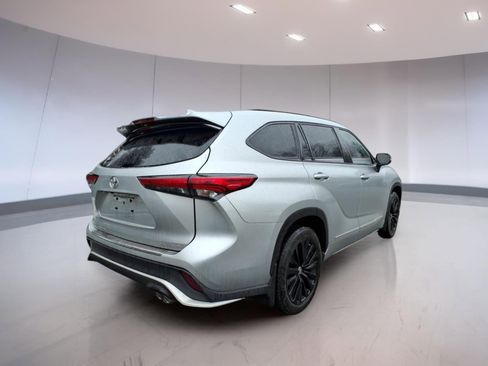 Used 2023 Toyota Highlander XSE image 4