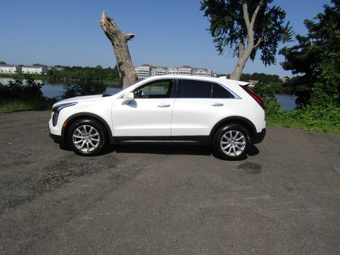Used 2019 Cadillac XT4 Luxury AWD/4WD image 3