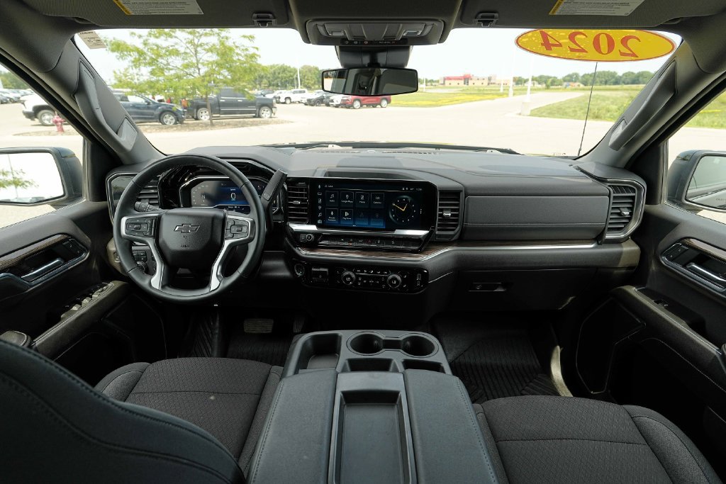 Used 2024 Chevrolet Silverado 1500 RST AWD/4WD image 30