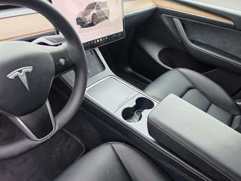 Used 2025 Tesla Model Y Long Range AWD/4WD image 26