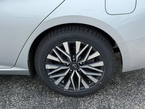 Used 2023 Nissan Altima 2.5 SV FWD image 6