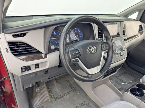 Used 2016 Toyota Sienna XLE image 13