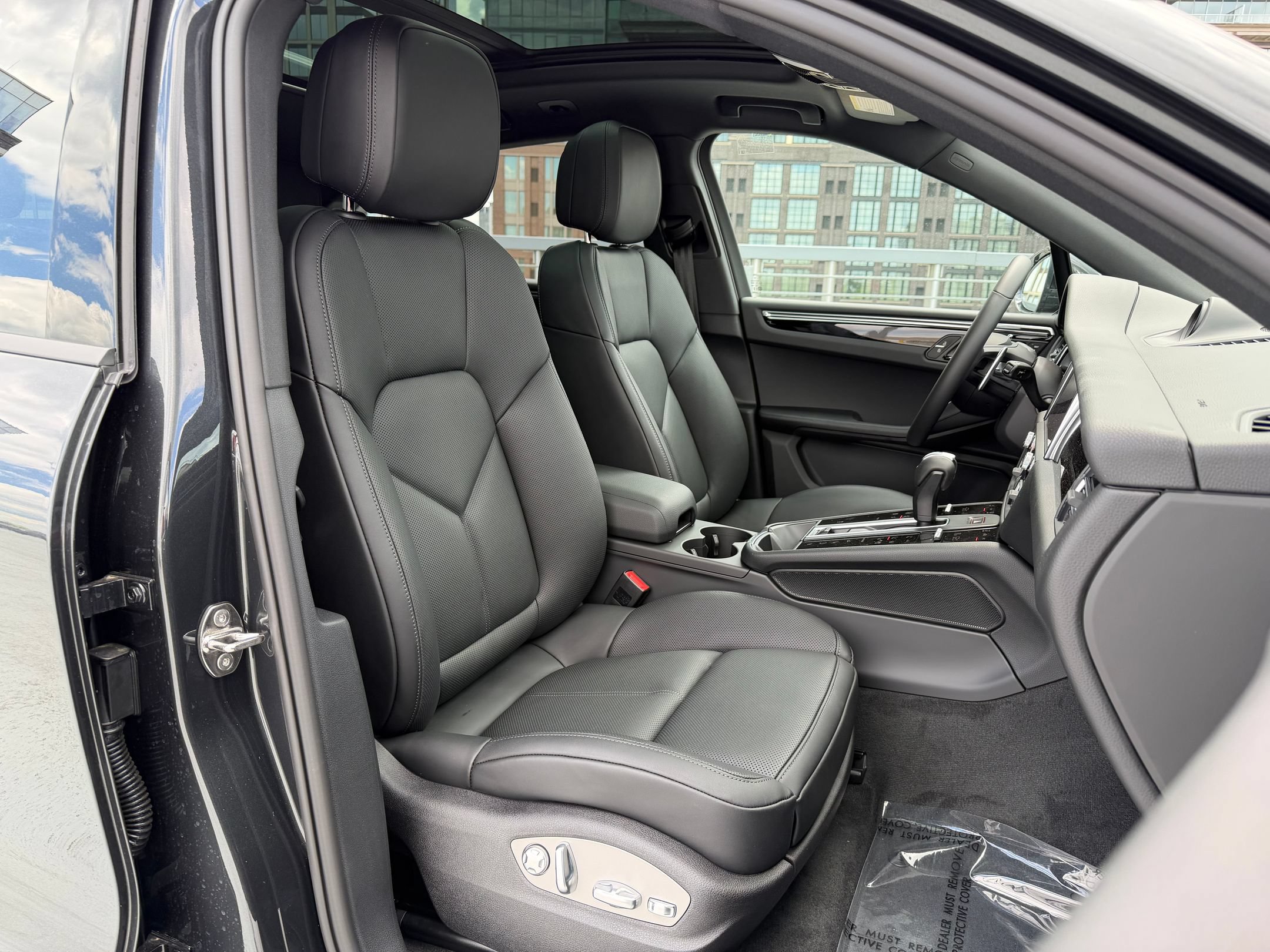 Certified 2026 Porsche Macan AWD/4WD image 14