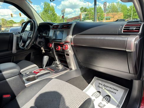 Used 2014 Toyota 4Runner SR5 AWD/4WD image 21