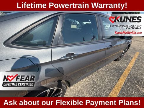 Used 2025 Volkswagen Jetta Sport FWD image 38
