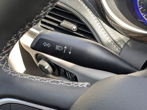 Used 2023 Chrysler Pacifica Limited image 26