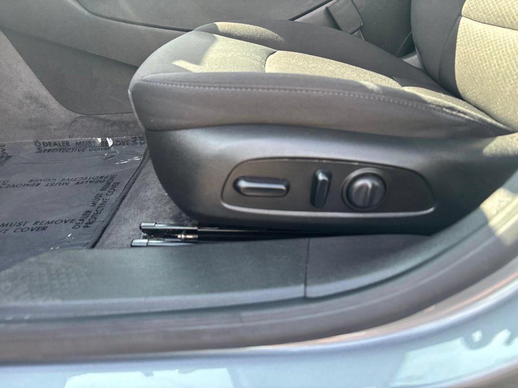 Used 2023 Chevrolet Malibu LT FWD image 32