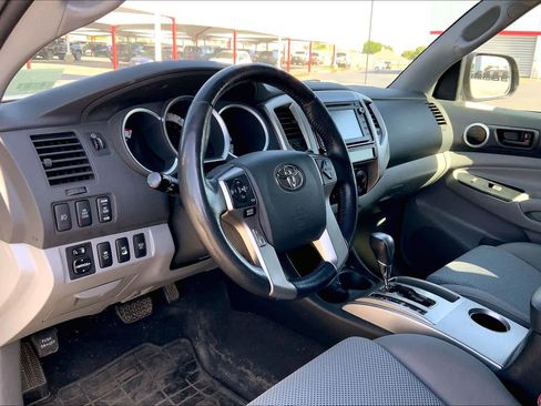 Used 2015 Toyota Tacoma 4x4 Access Cab V6 w/ TRD Off-Road Package image 18